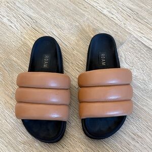ROAM / Brown Padded Slide Sandals